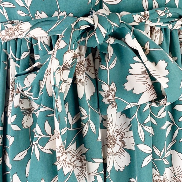 Gal Meets Glam Shannon Pleat Neck Maxi Dress - Picture 14 of 15